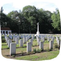 Het Canadees-Pools oorlogsmuseum, oorlogsbegraafplaats & Tuinen van Adegem