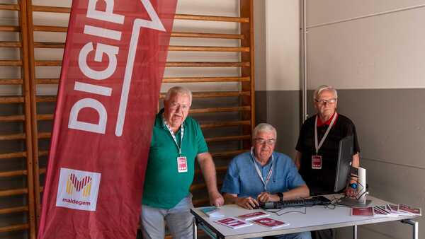 Opening laatste Digipunt OC de Poermolen in Donk